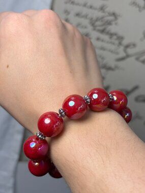 💜3/$12✨ Vintage Retro Iridescent Red Lucite Bead Stretch Bracelet Chunky Mod